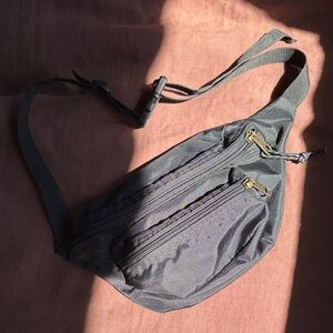 Jansport small black nylon fanny pack/ bum bag/ sling bag. 2 zip pockets Unisex